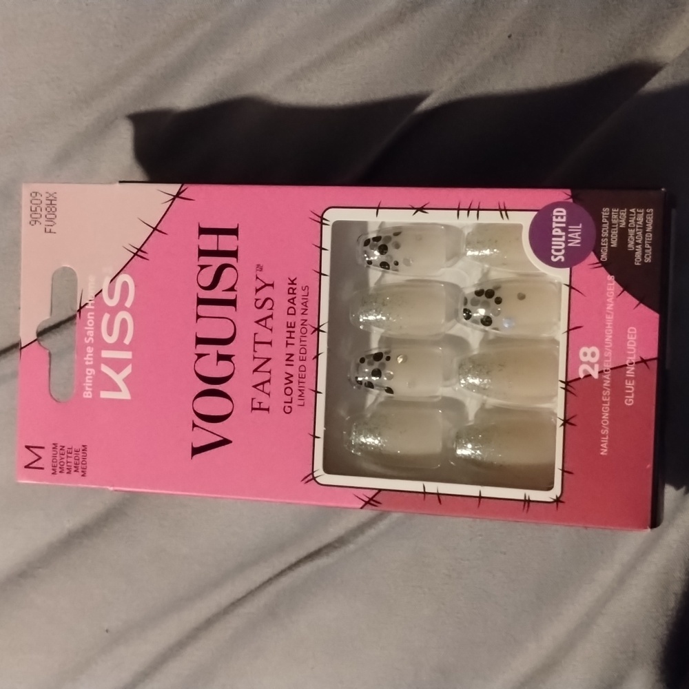Kiss nails